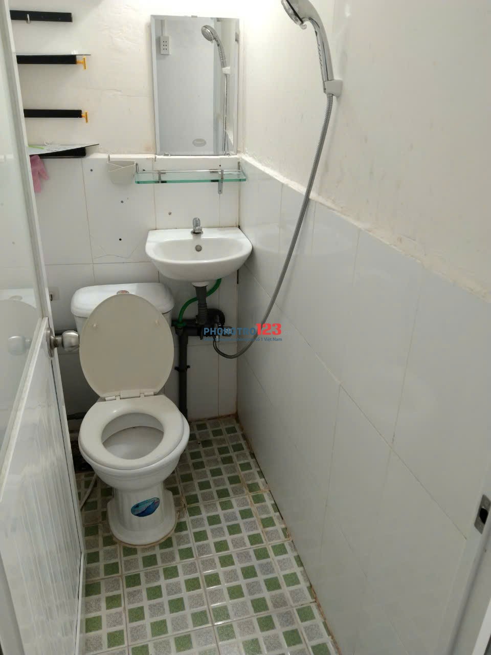 Cho thuê nhà hẻm 68/73A Trần Quang Khải P.Tân Định Quận 1 gía 6.5tr