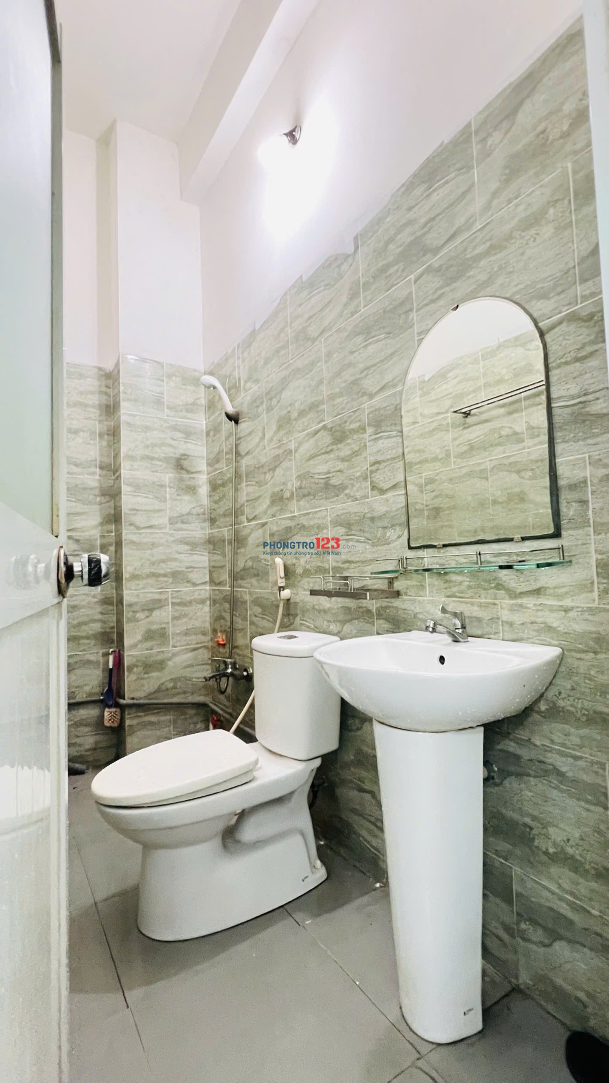 Phòng Cực Rộng Lầu 1 Thông Thoáng Vào Ở Ngay