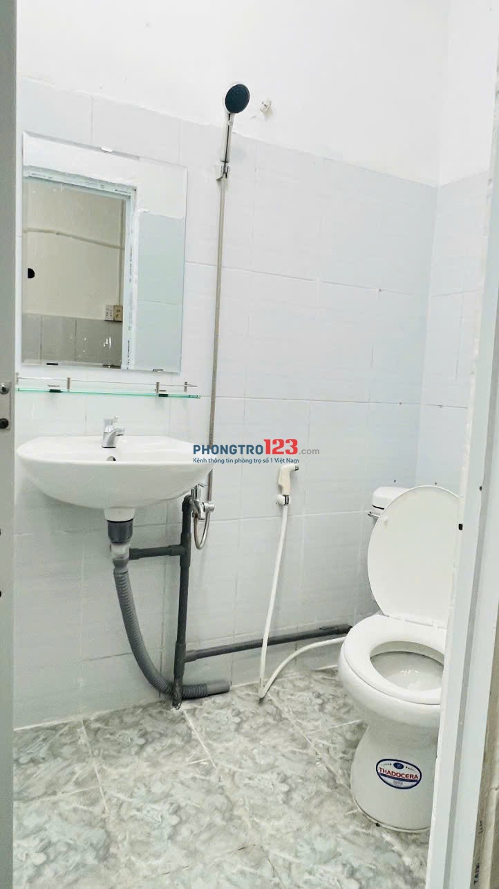 Chính chủ cần cho thuê phòng Gác mặt ngoài, Sân trước rộng dãi