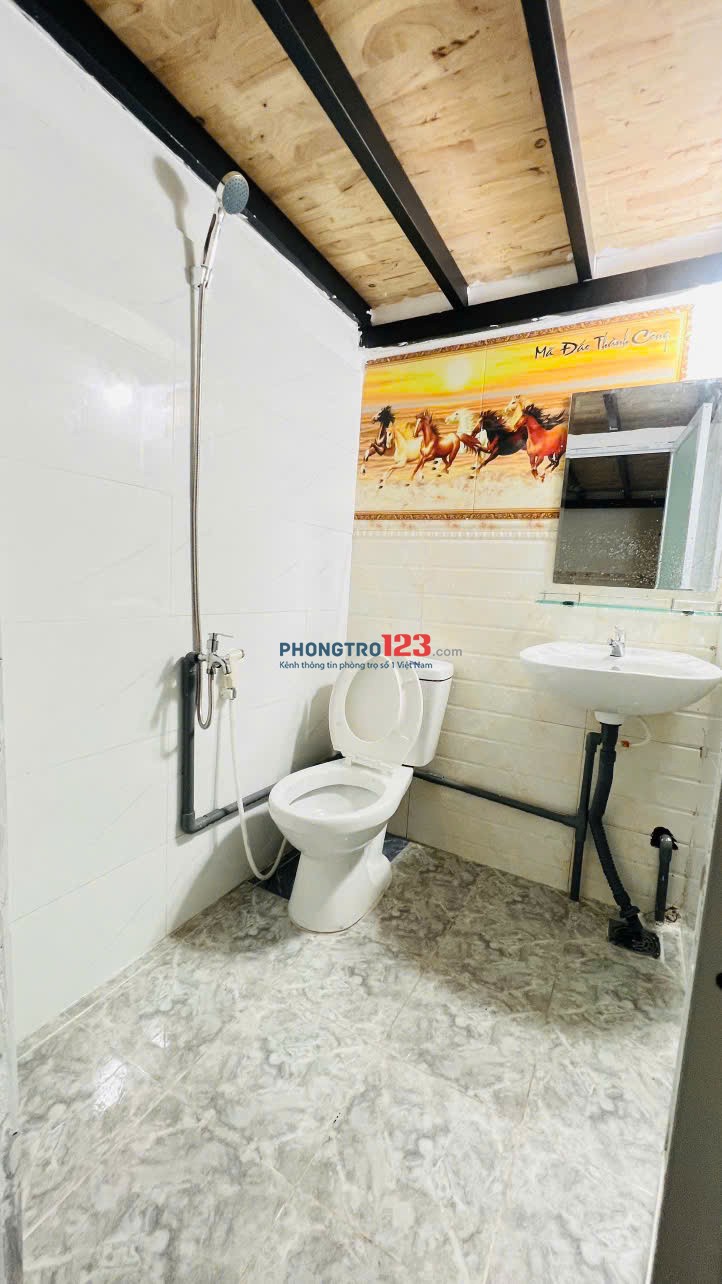 Chính chủ cần cho thuê phòng Gác mặt ngoài, Sân trước rộng dãi