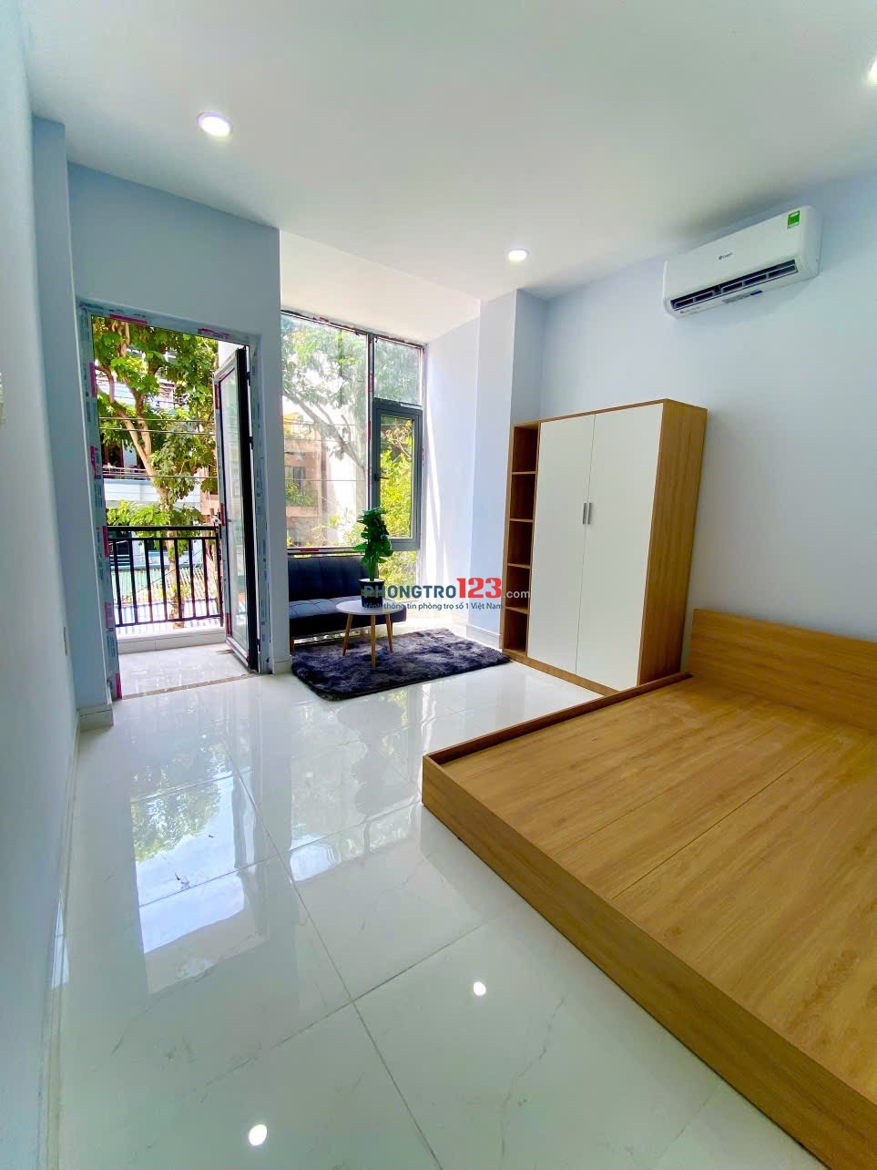 Cho thuê phòng ban công, tách bếp ở Hoà Hưng Q10 gần Tô Hiến Thành, CMT8, Sư Vạn Hạnh, 3 tháng 2