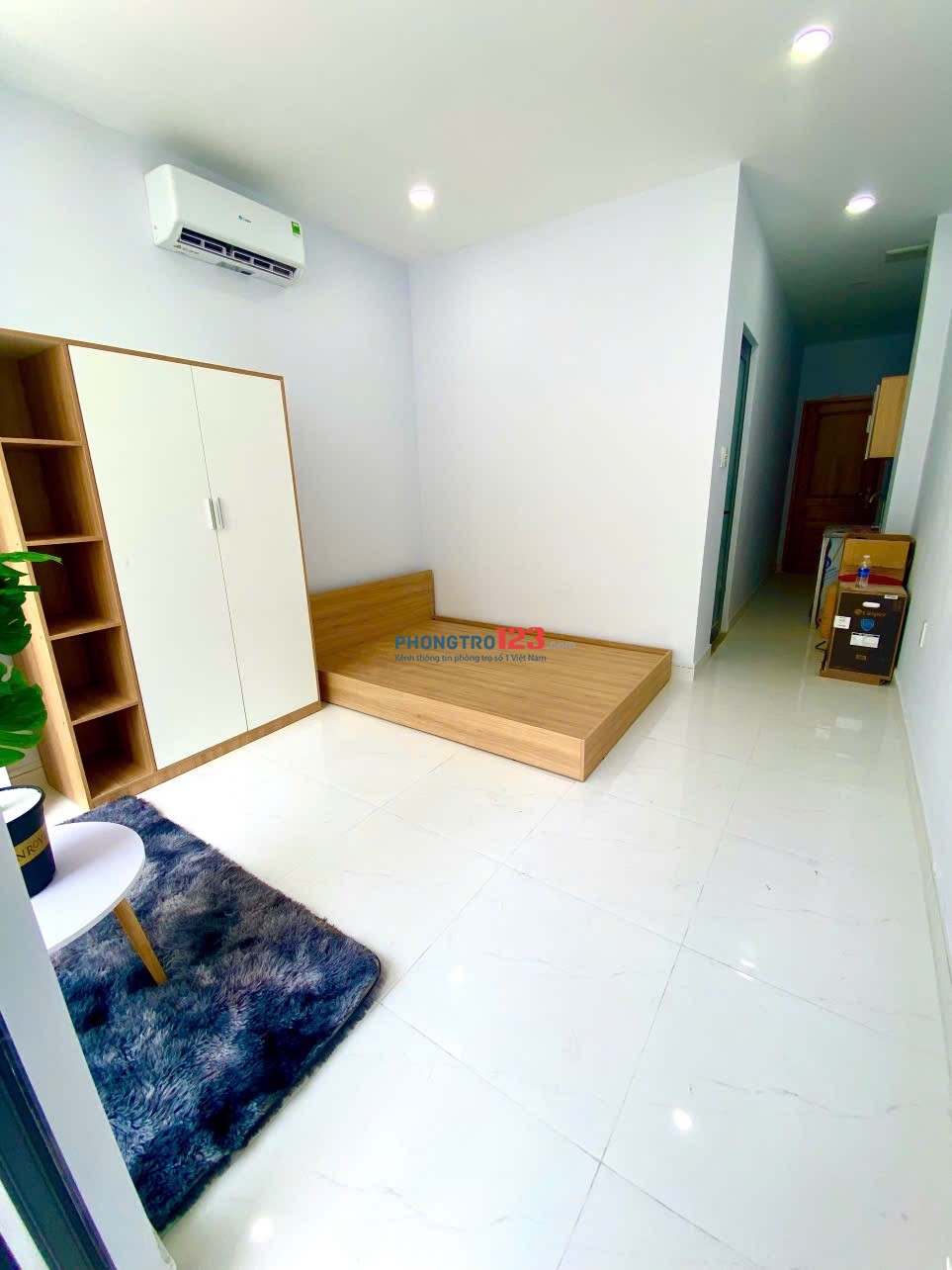 Cho thuê phòng ban công, tách bếp ở Hoà Hưng Q10 gần Tô Hiến Thành, CMT8, Sư Vạn Hạnh, 3 tháng 2