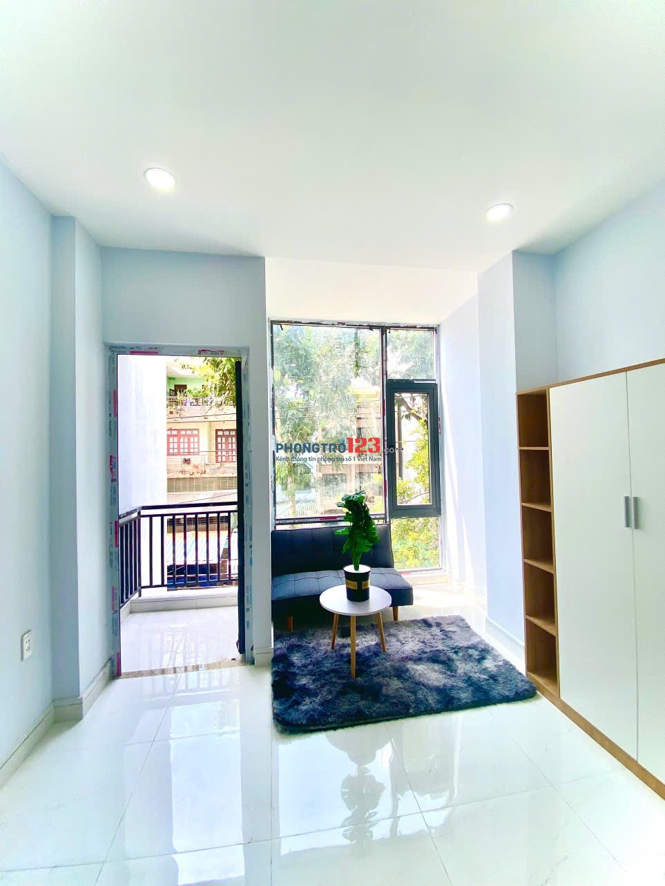 Cho thuê phòng ban công, tách bếp ở Hoà Hưng Q10 gần Tô Hiến Thành, CMT8, Sư Vạn Hạnh, 3 tháng 2