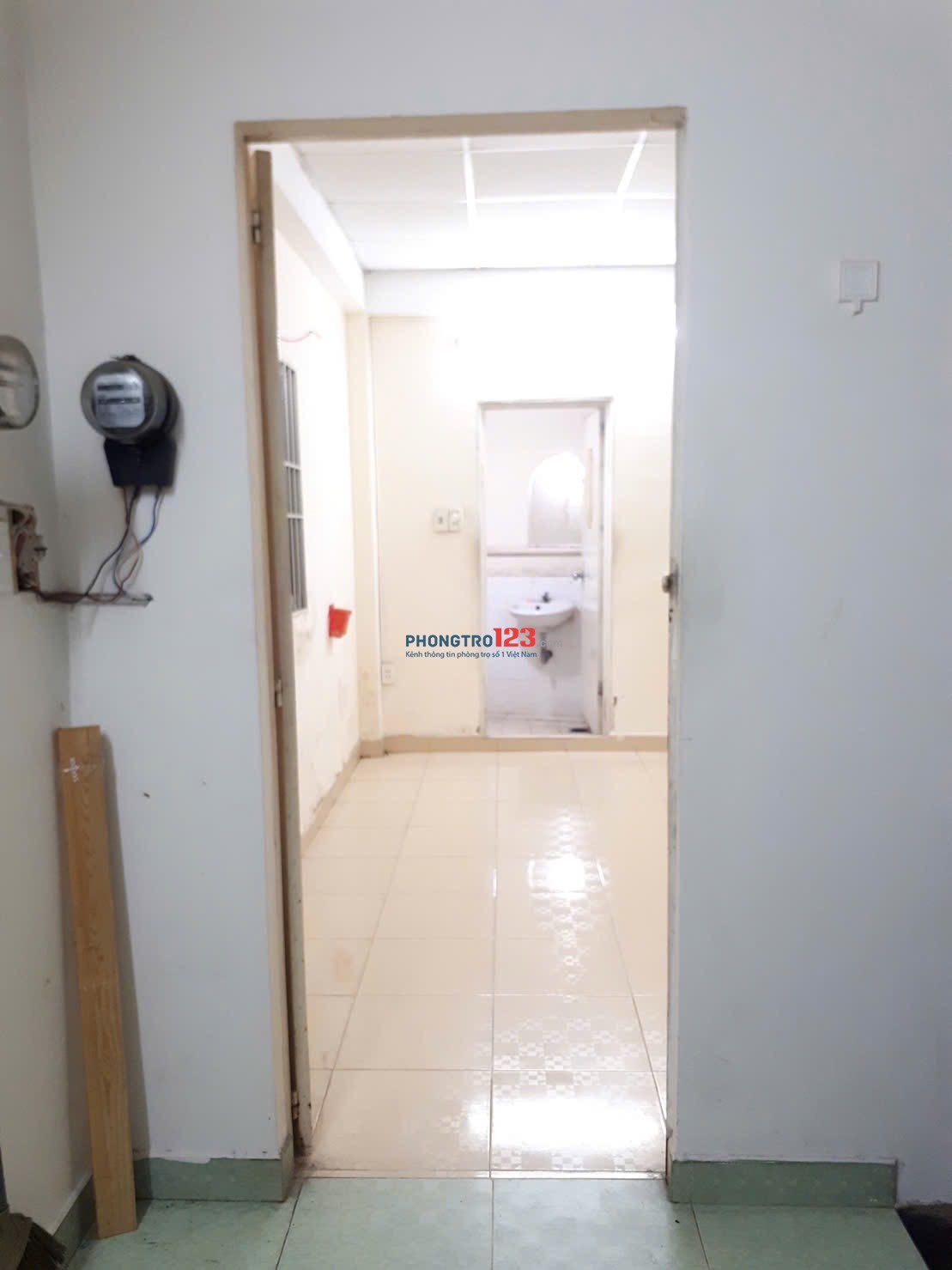 Chính chủ cho thuê phòng lớn 20m2, có máy lạnh, 3 cửa sổ, ban công ngay trung tâm Q3