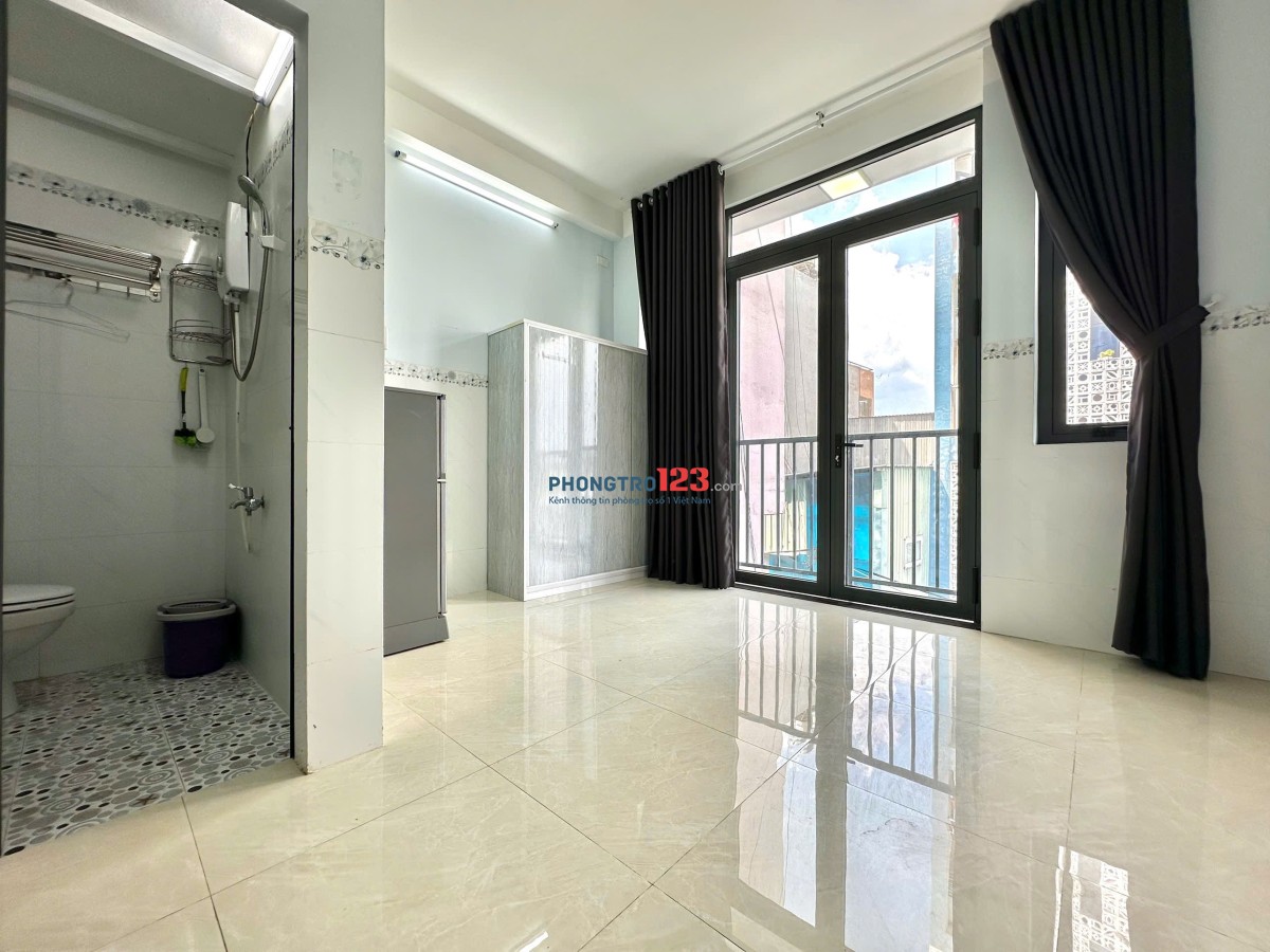 STUDIO BAN CÔNG NGAY NGÃ TƯ HÀNG XANH SIÊU THOÁNG - 0773443410