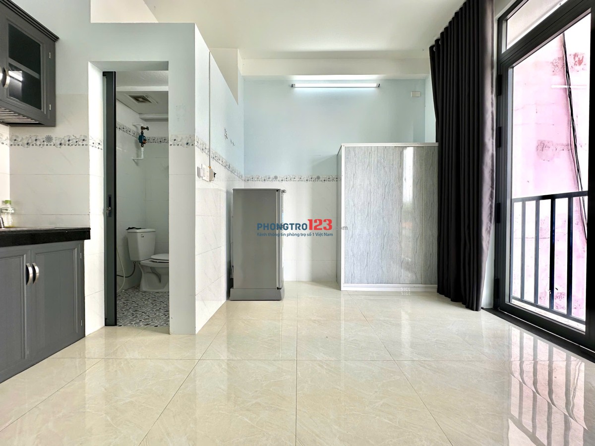 STUDIO BAN CÔNG NGAY NGÃ TƯ HÀNG XANH SIÊU THOÁNG - 0773443410