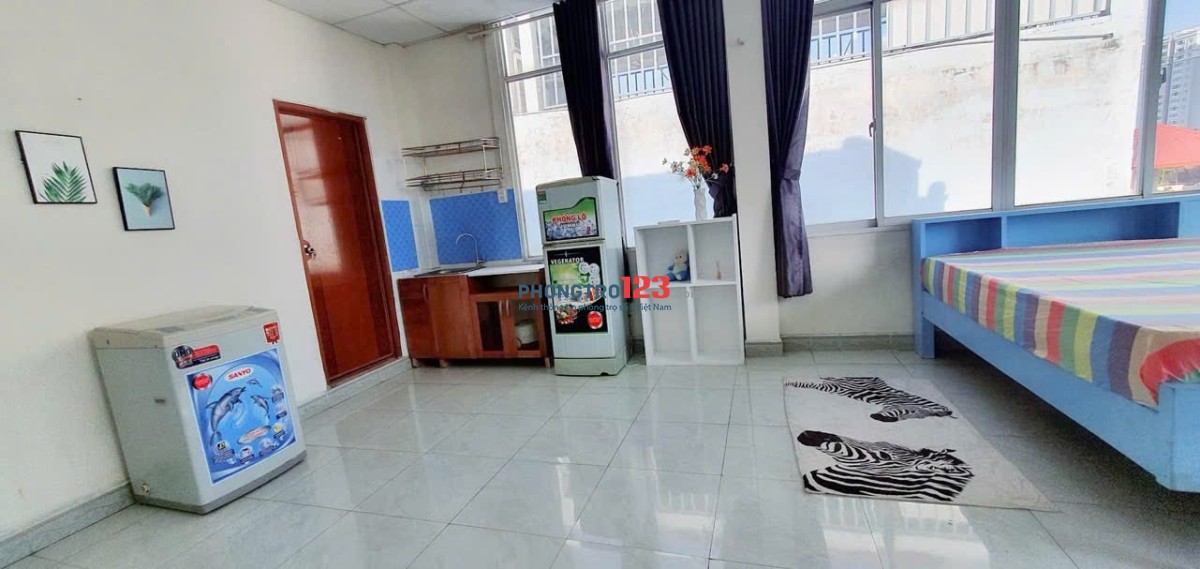 CHO THUÊ PHÒNG STUDIO 45M2 BAN CÔNG - MÁY GIẶT RIÊNG - FULL NỘI THẤT - Gần NGÃ 4 HÀNG XANH