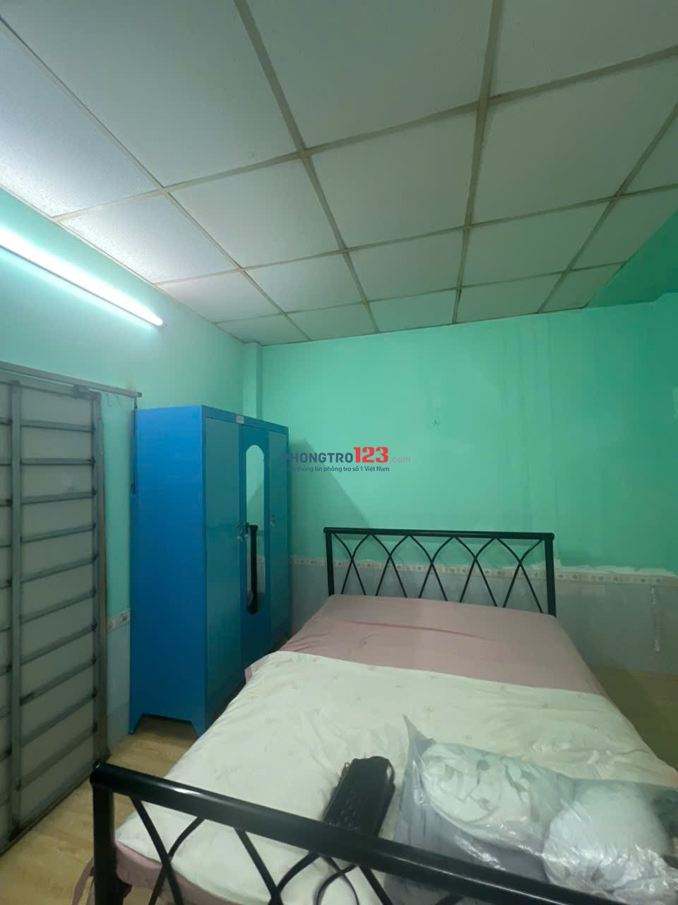PHÒNG ĐỦ TIỆN NGHI + Máy lạnh mới giá 2.7 triệu, 30 m² tại Lê Văn Lương,