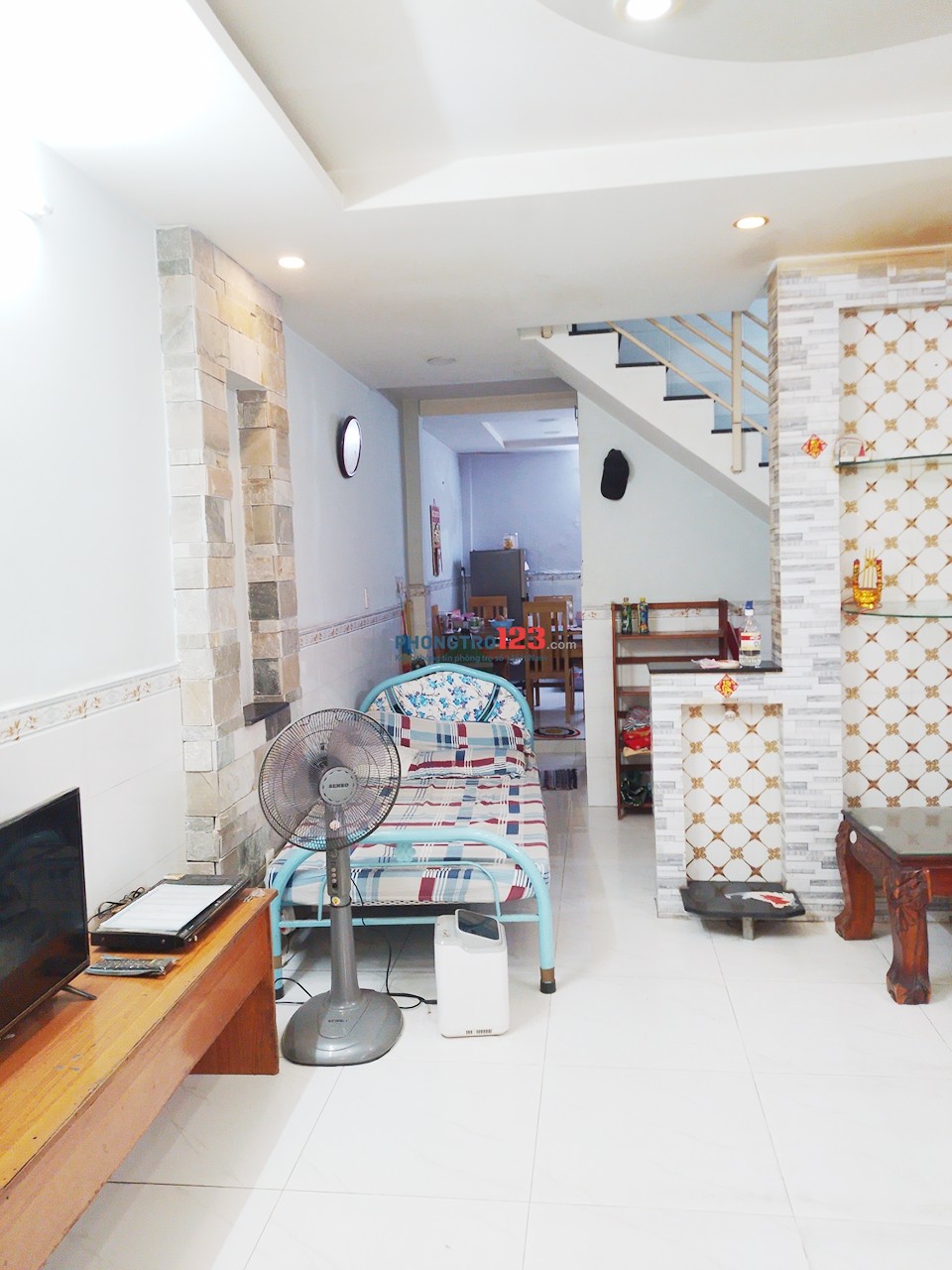 Cho thuê nhà nguyên căn 1 trệt 1 lầu 96 m2 full nội thất hẻm 766 QL13 gần ngã tư Bình Phước, Thủ Đức