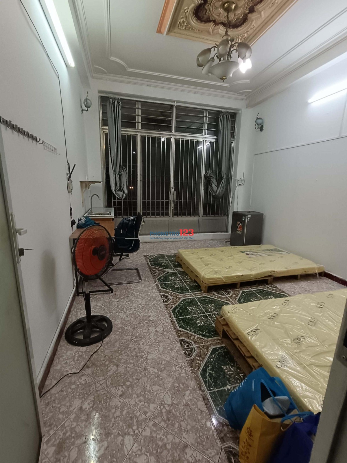 Cần người ở ghép mặt tiền 188 Đinh Bộ Lĩnh, 20m2, đủ nội thất cơ bản, 1.6tr/người