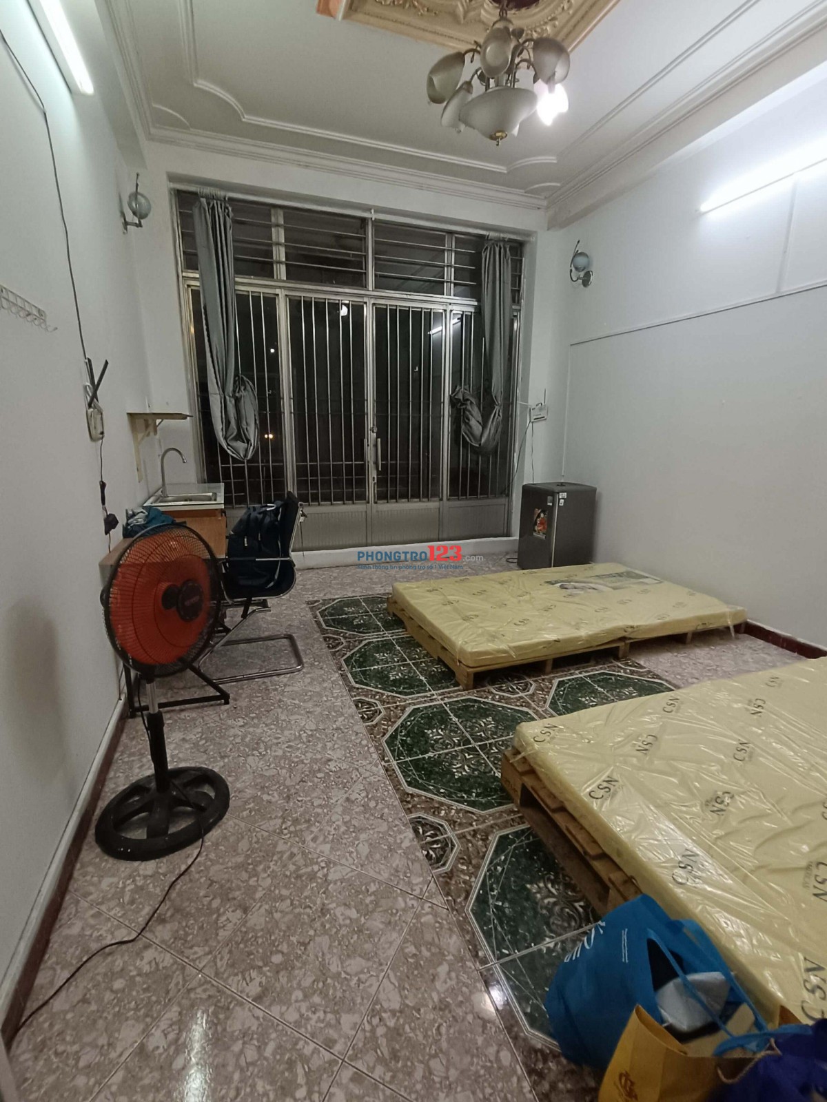 Cần người ở ghép mặt tiền 188 Đinh Bộ Lĩnh, 20m2, đủ nội thất cơ bản, 1.6tr/người
