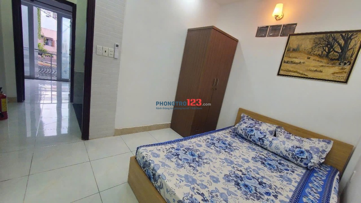 Cho thuê phòng lầu 1 cửa sổ trời, máy giặt riêng ở Thích Quảng Đức, PN - gần Sân Bay, CV Gia Định