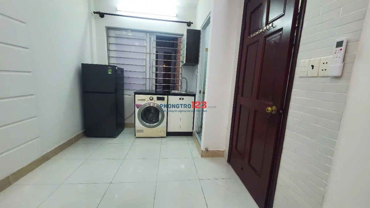 Cho thuê phòng lầu 1 cửa sổ trời, máy giặt riêng ở Thích Quảng Đức, PN - gần Sân Bay, CV Gia Định