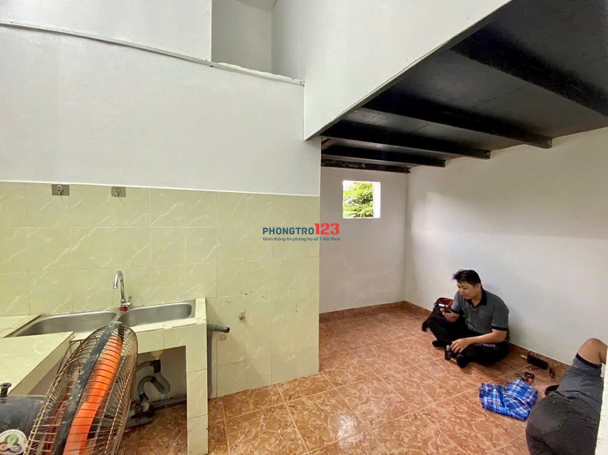 Chính Chủ Cho Thuê Phòng Duplex Không Nội Thất , Rộng 40m2 , Gần Đại Học Tài Chính - Marketing