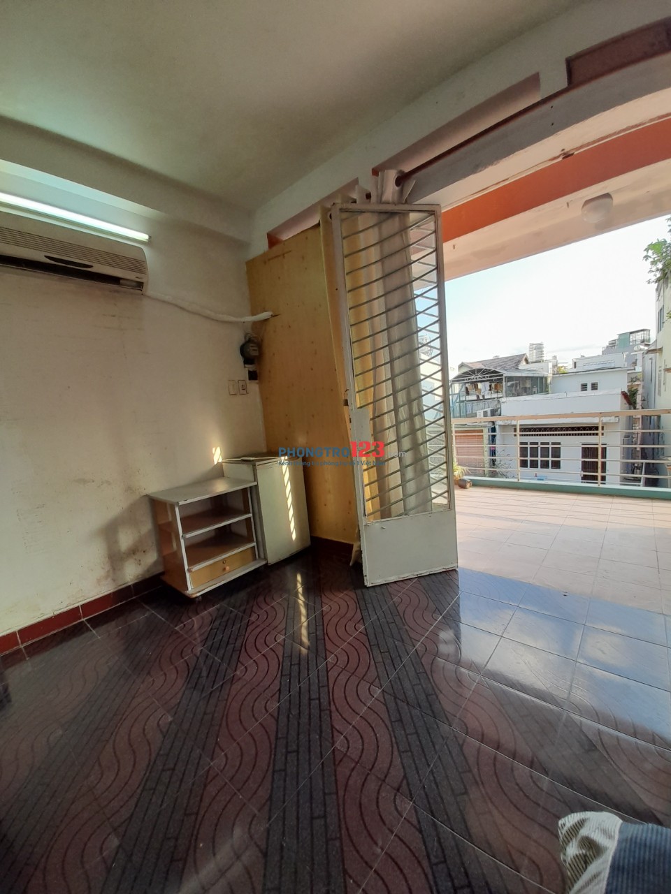 Phòng quận 10 đủ tiện nghi . DT 28m2. thoáng mát. 4 tr/th