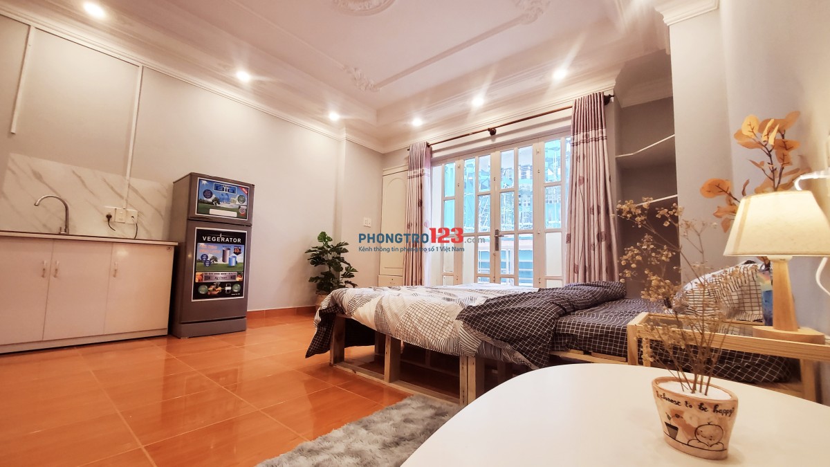 Phòng 35m2, full nội thất, ban công, kế bên Hutech UVK, XVNT, P.25, B.T !