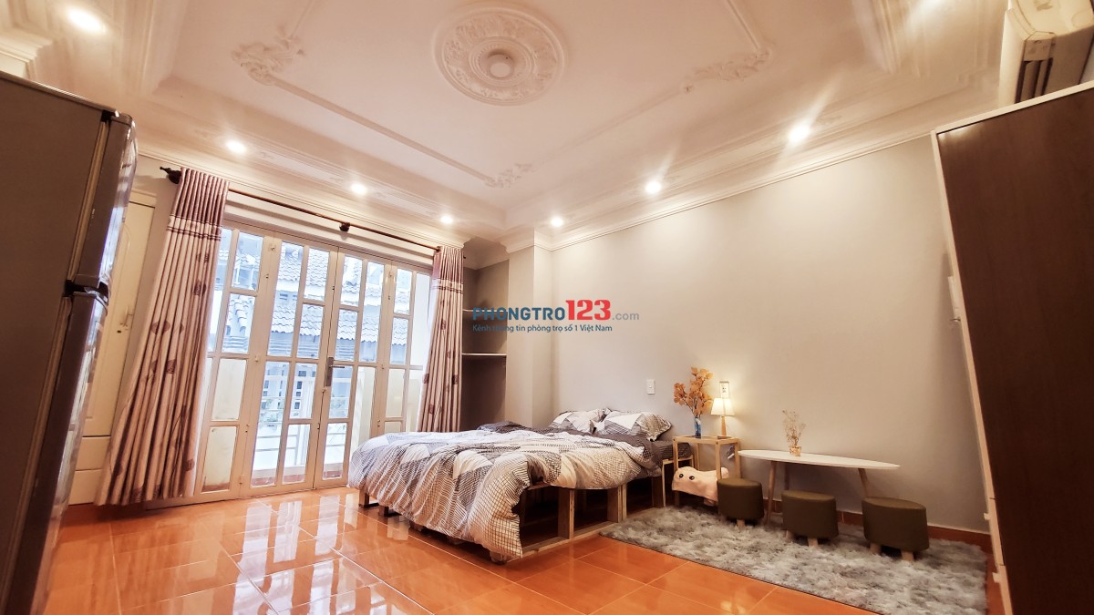 Phòng 35m2, full nội thất, ban công, kế bên Hutech UVK, XVNT, P.25, B.T !