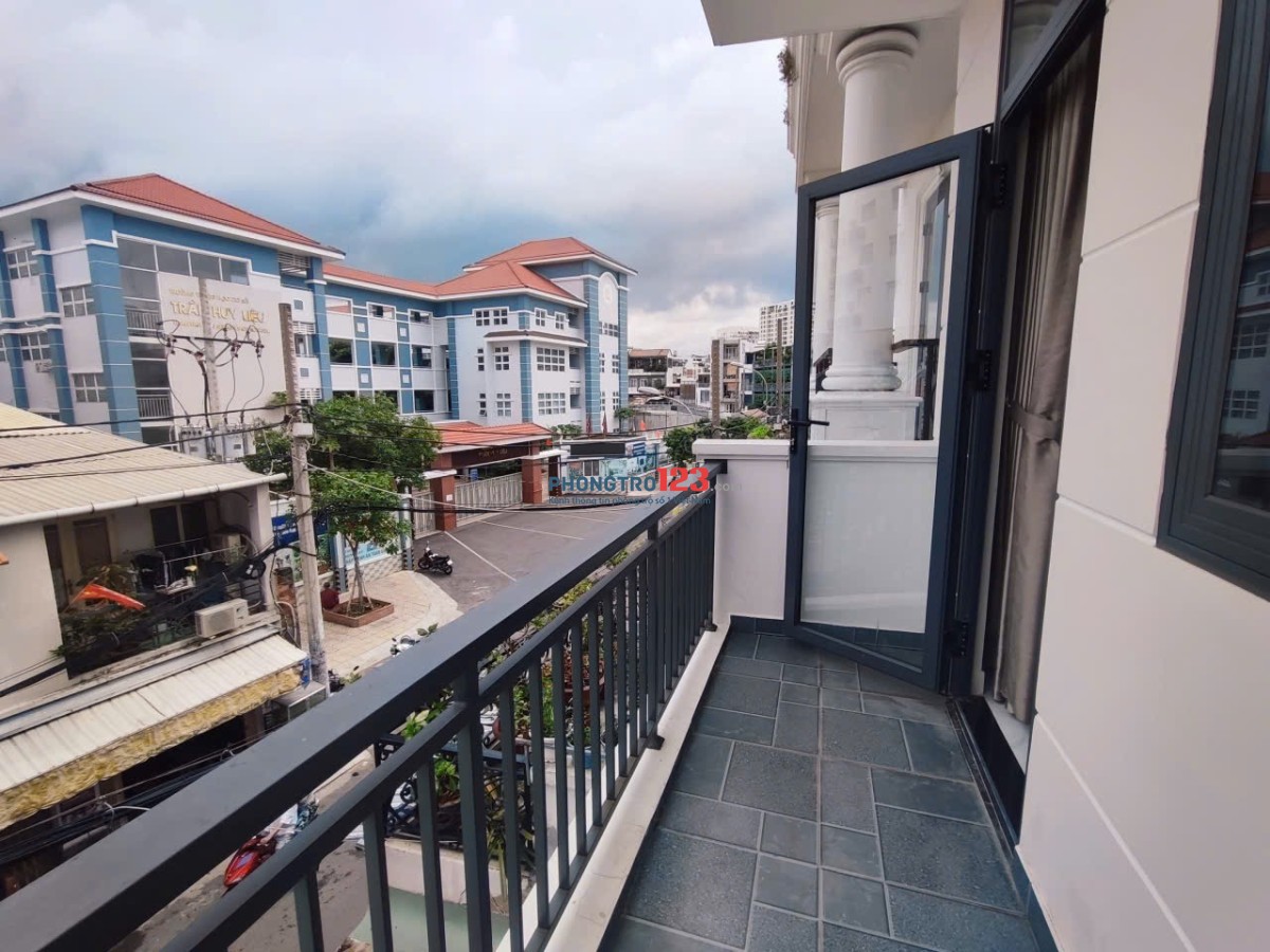 Cho thuê căn hộ dịch vụ, Gần đại học Văn lang, Đại học Marketing, full nội thất, Ban công thoáng mát