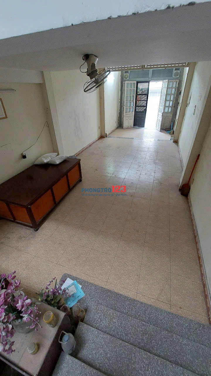 Cho thuê nhà mặt tiền gần chợ Bà Điểm, Hóc Môn