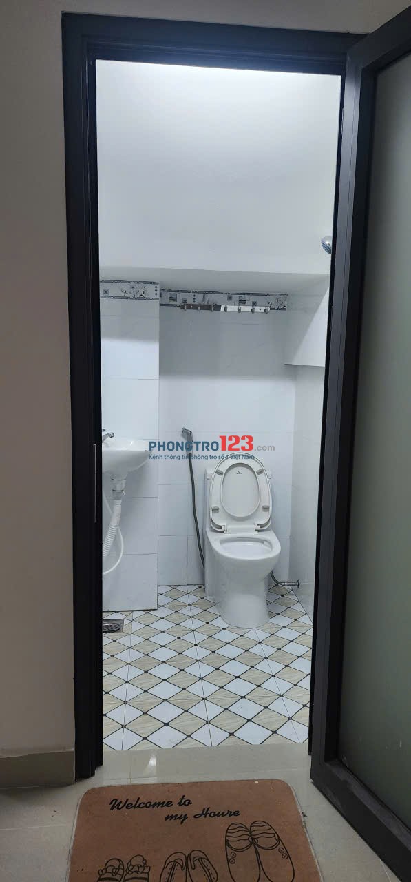Cho thuê phòng trọ mới đầy đủ tiện nghi: giường, tủ, máy lạnh, máy giặt, tủ lạnh. Không chung chủ.