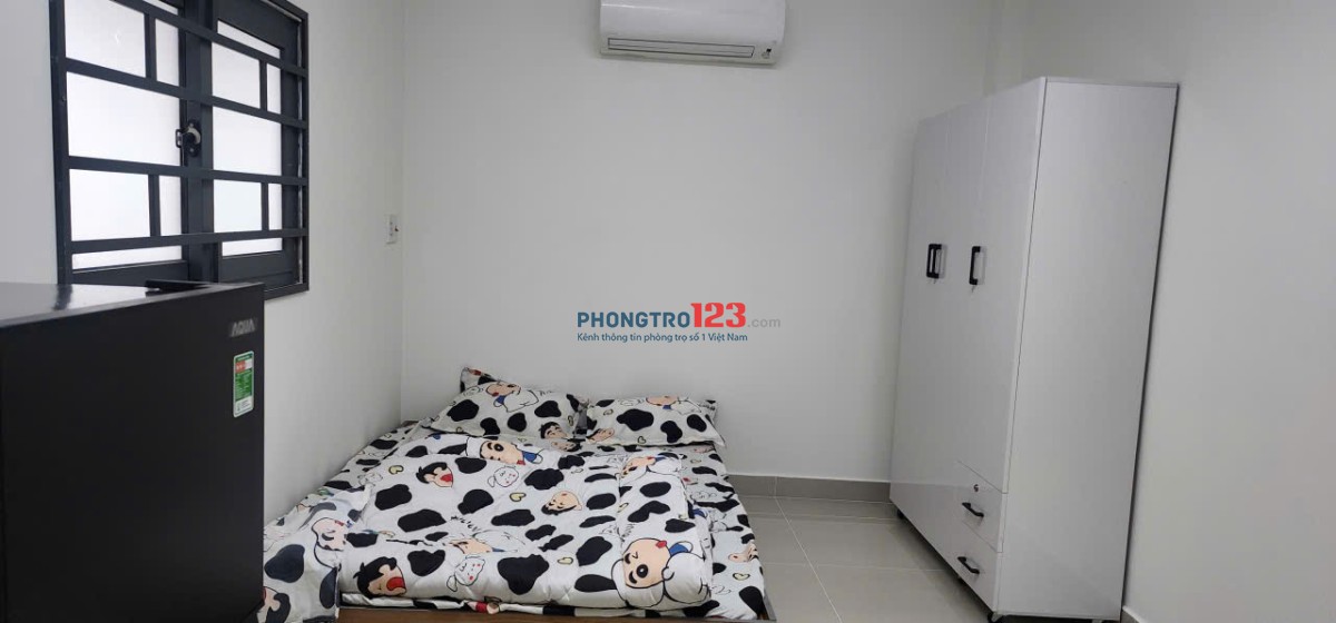 Cho thuê phòng trọ mới đầy đủ tiện nghi: giường, tủ, máy lạnh, máy giặt, tủ lạnh. Không chung chủ.