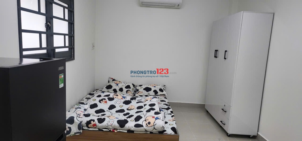 Cho thuê phòng trọ mới đầy đủ tiện nghi: giường, tủ, máy lạnh, máy giặt, tủ lạnh. Không chung chủ.