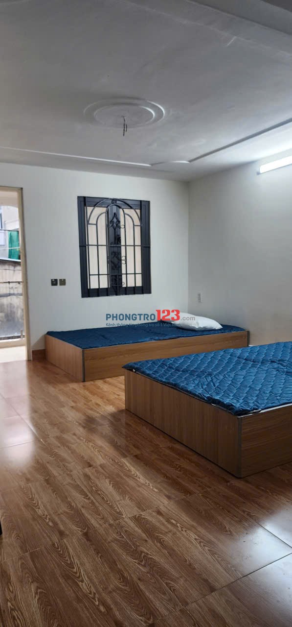 Cho thuê phòng trọ mới đầy đủ tiện nghi: giường, tủ, máy lạnh, máy giặt, tủ lạnh. Không chung chủ.