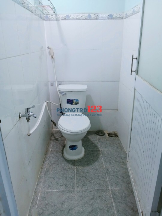 Phòng trọ đường Dương Quảng Hàm - Q.Gò Vấp, 18m2, giá 1.900.000đ/tháng