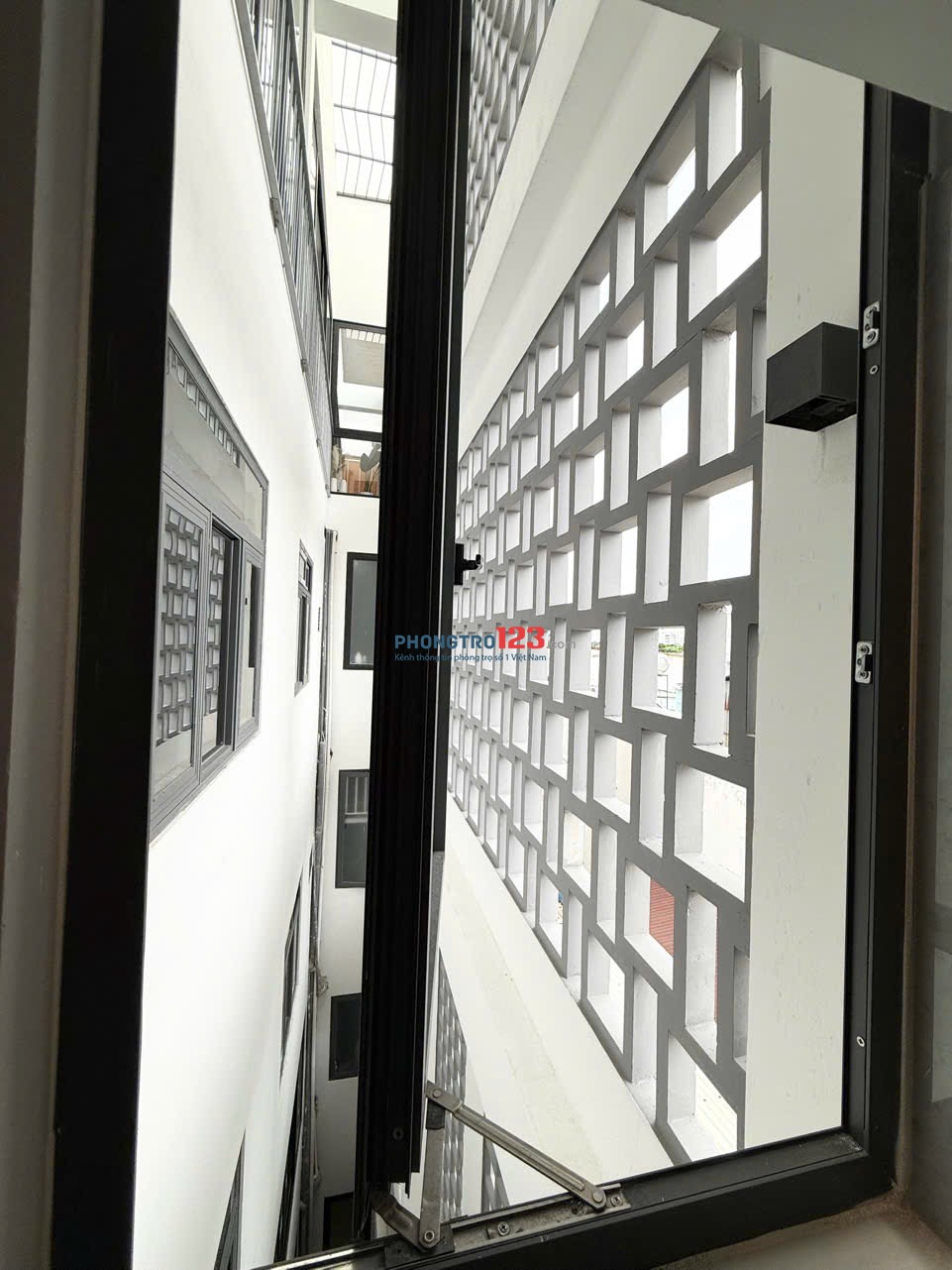 CHO THUÊ PHÒNG CÓ GÁC-DUPLEX MỚI XÂY XONG TẠI TÂN PHÚ