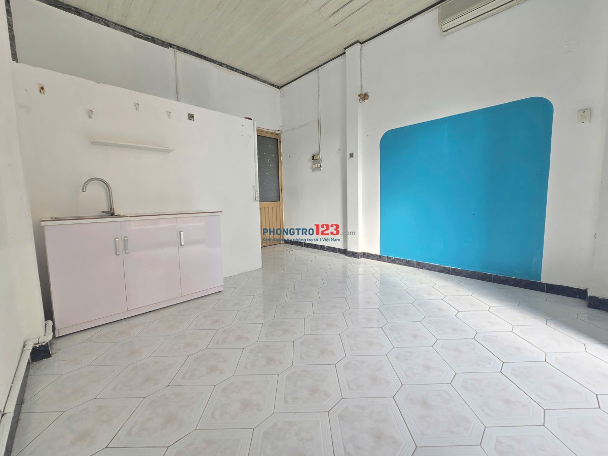 PHÒNG MÁY LẠNH RỘNG RÃI THOÁNG MÁT NGAY LÝ CHÍNH THẮNG-NAM KỲ KN
