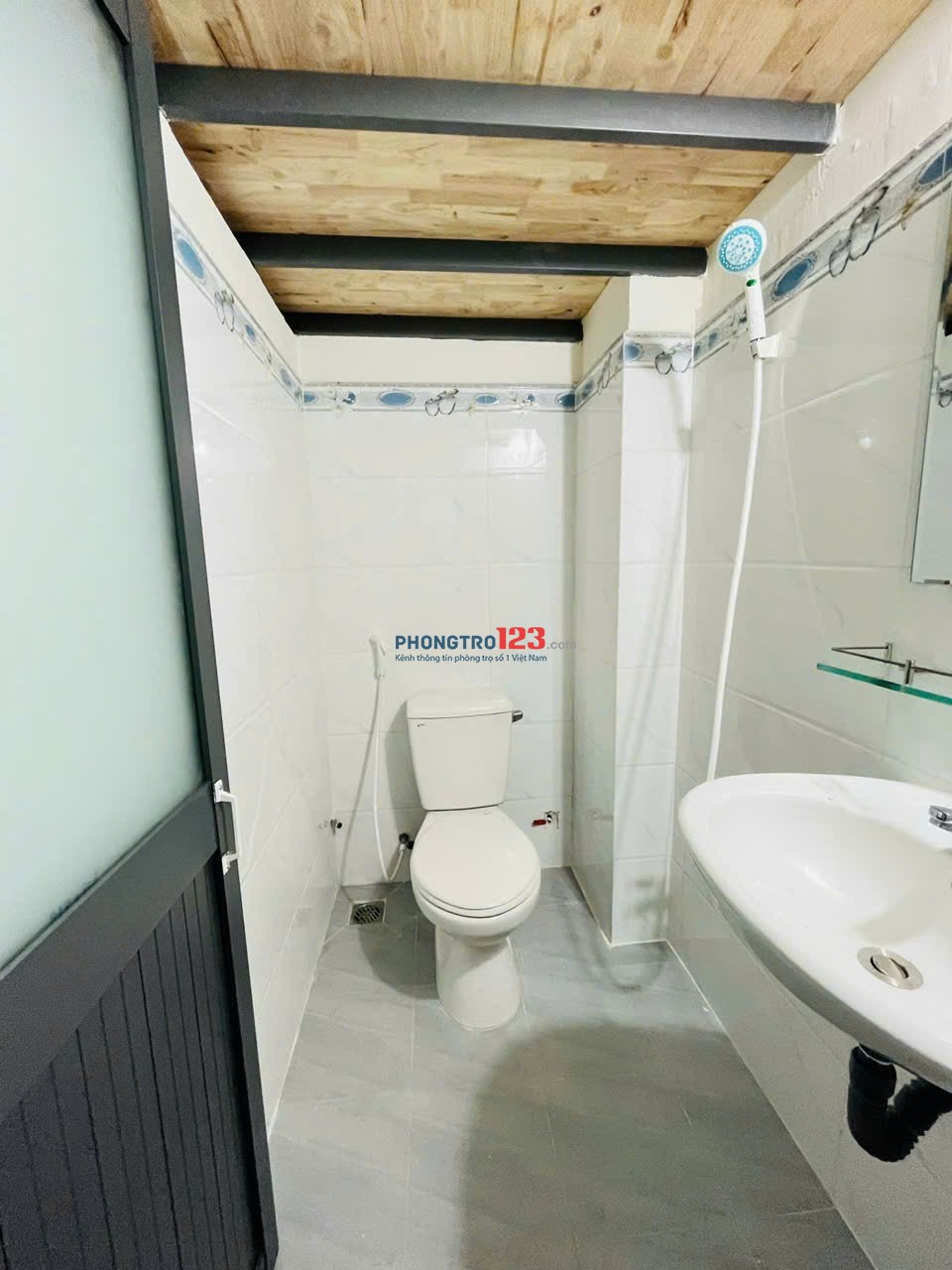 Cho Thuê Căn Hộ Có Gác Full Nội Thất Cửa Sổ Trời Ngay Khu Etown Gần Học Viện Hàng Không, Tân Bình
