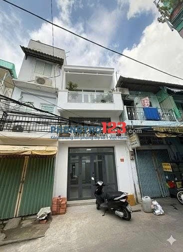 Cho Thuê Phòng Mới xây Gần UEH Giá Rẻ Tại Ngô Gia Tự Q10