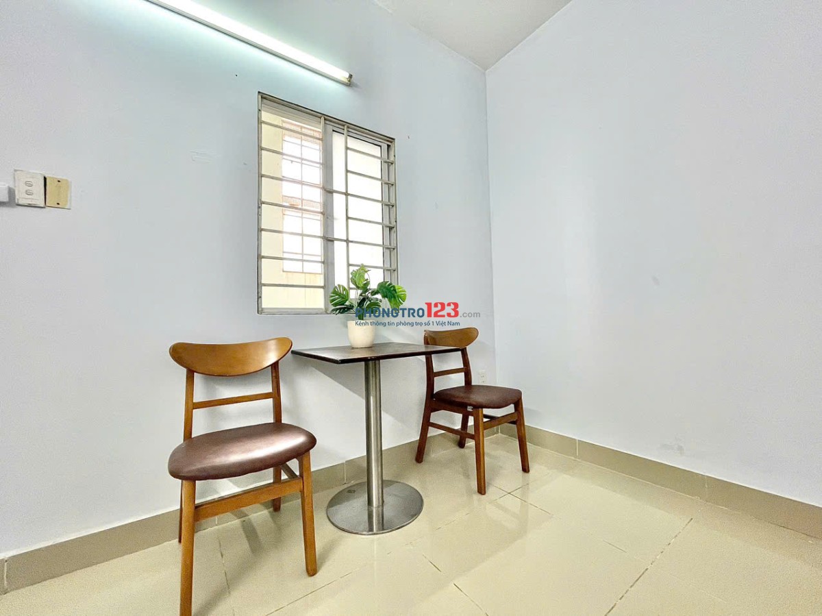 NGAY NGÃ 4 PHÚ NHUẬN, GẦN ĐH TÀI CHÍNH MARKETING, CV GIA ĐỊNH