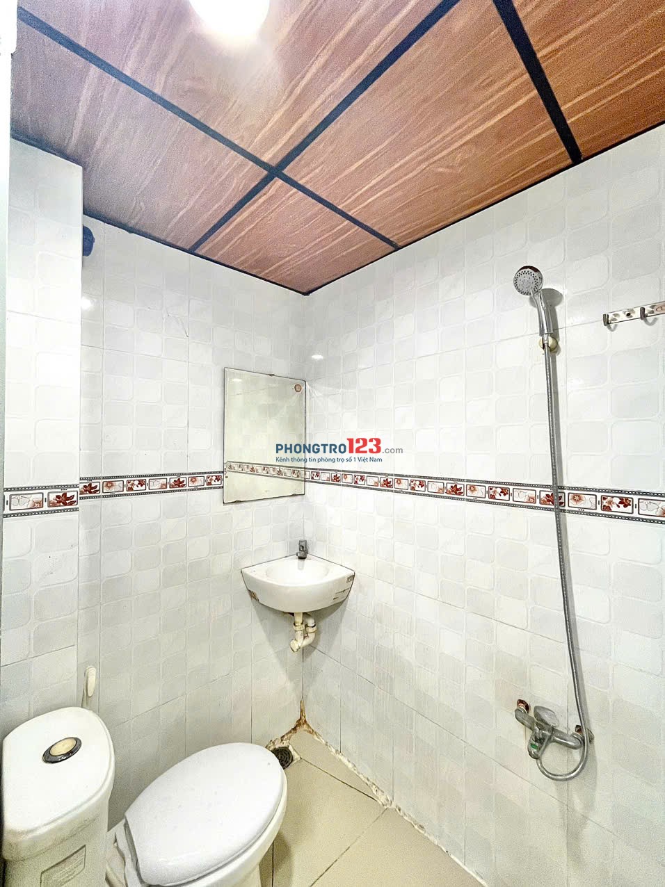 NGAY NGÃ 4 PHÚ NHUẬN, GẦN ĐH TÀI CHÍNH MARKETING, CV GIA ĐỊNH