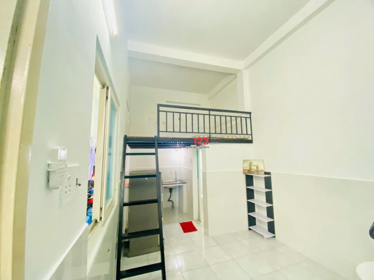DUPLEX MÁY LẠNH, TỦ LẠNH, RỘNG 28M2 NGAY SAU ĐẠI HỌC CÔNG THƯƠNG