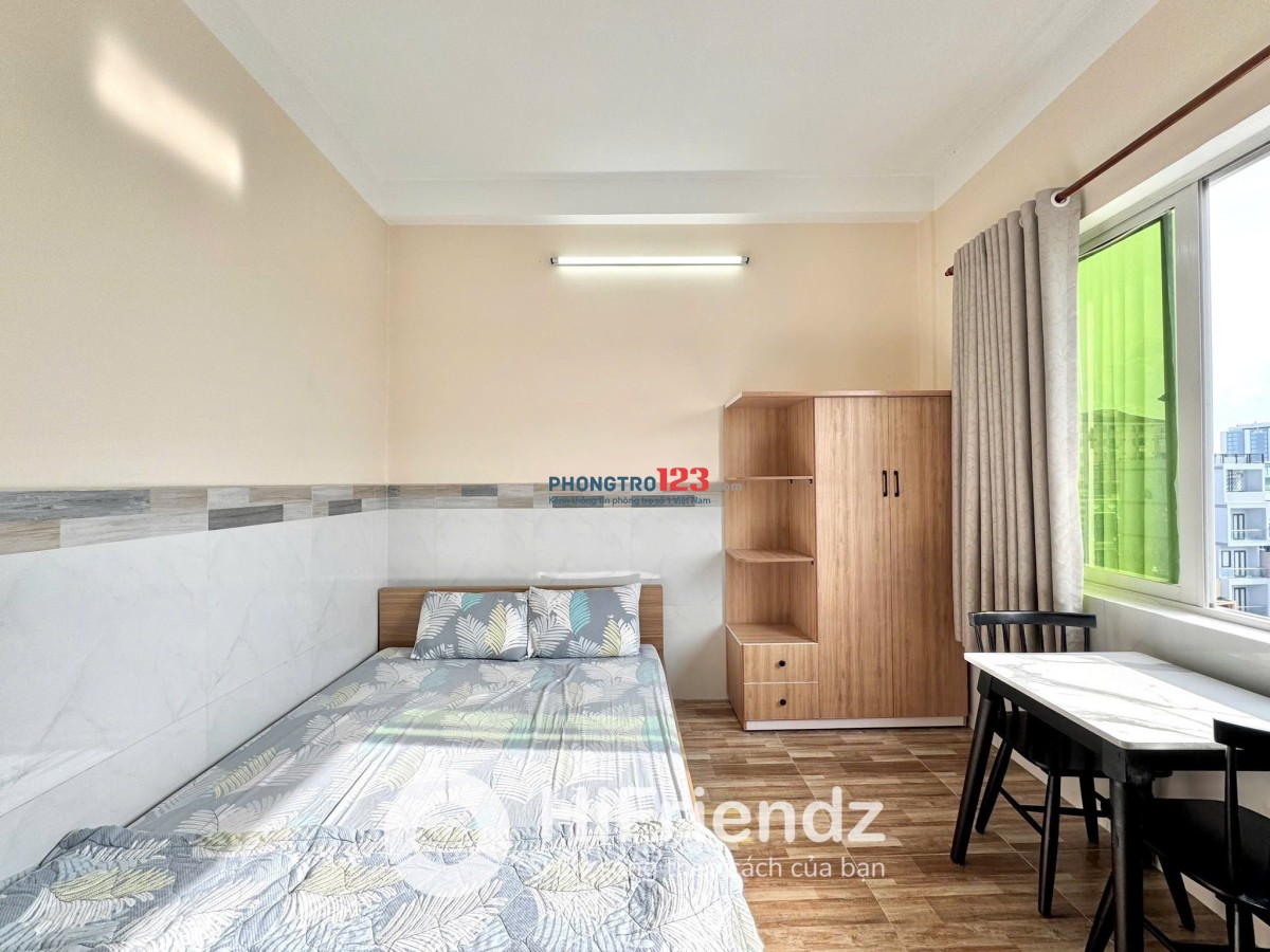 CHDV mới Thang Máy Cửa Sổ Lớn ở Trần Hưng Đạo Quận 5