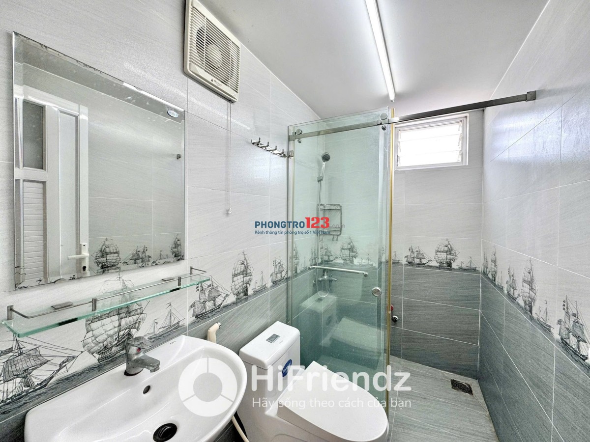 CHDV mới Thang Máy Cửa Sổ Lớn ở Trần Hưng Đạo Quận 5