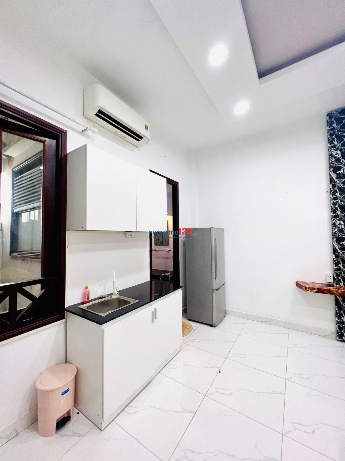 HOÀNG HOA THÁM, P12 – PHÒNG CỬA SỔ THOÁNG MÁT, GẦN SÂN BAY 