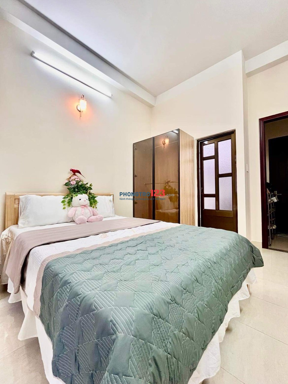 CHO THUÊ PHÒNG BAN CÔNG THOÁNG , 36m2 - GẦN VÒNG XOAY DÂN CHỦ, TOÀ NHÀ VIETTEL
