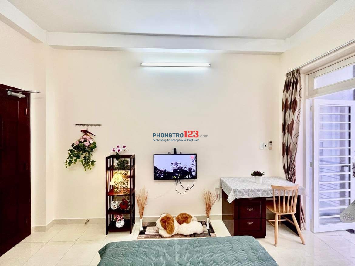 CHO THUÊ PHÒNG BAN CÔNG THOÁNG , 36m2 - GẦN VÒNG XOAY DÂN CHỦ, TOÀ NHÀ VIETTEL