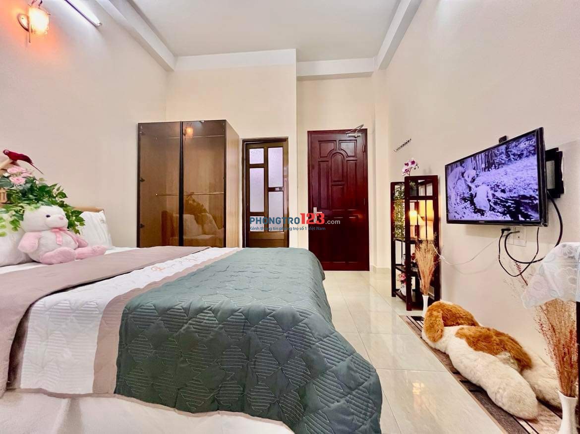 CHO THUÊ PHÒNG BAN CÔNG THOÁNG , 36m2 - GẦN VÒNG XOAY DÂN CHỦ, TOÀ NHÀ VIETTEL