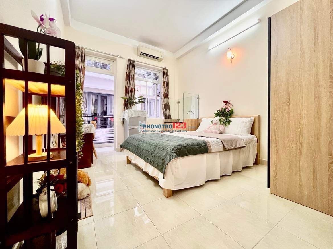 CHO THUÊ PHÒNG BAN CÔNG THOÁNG , 36m2 - GẦN VÒNG XOAY DÂN CHỦ, TOÀ NHÀ VIETTEL