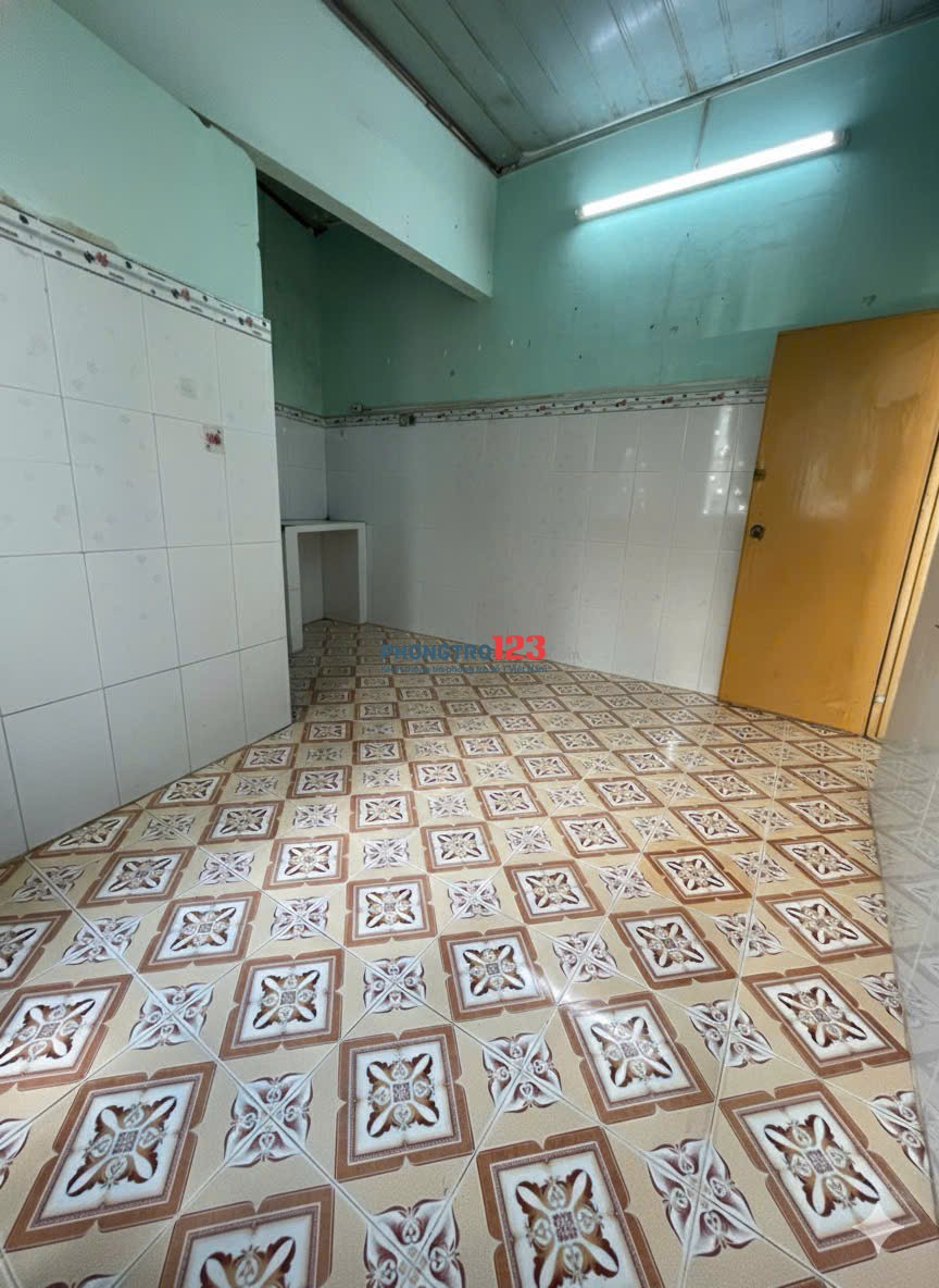 Phòng trọ 16m2 có cửa sổ thoáng mát và camera an ninh 24/7