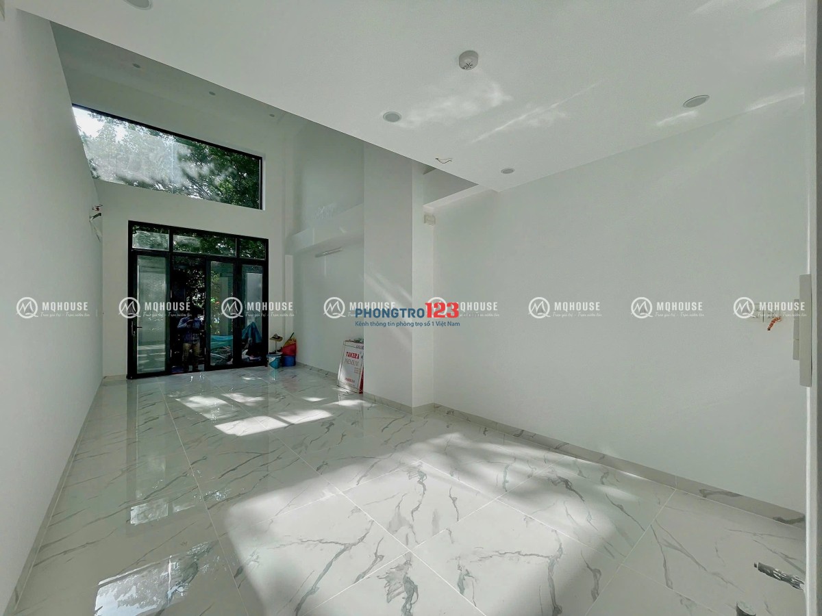 CHO THUÊ MẶT BẰNG KINH DOANH TỰ DO TÂN PHÚ - CÓ CHỖ NGỦ LẠI - MẶT TIỀN ĐƯỜNG LỚN TOÀ NHÀ