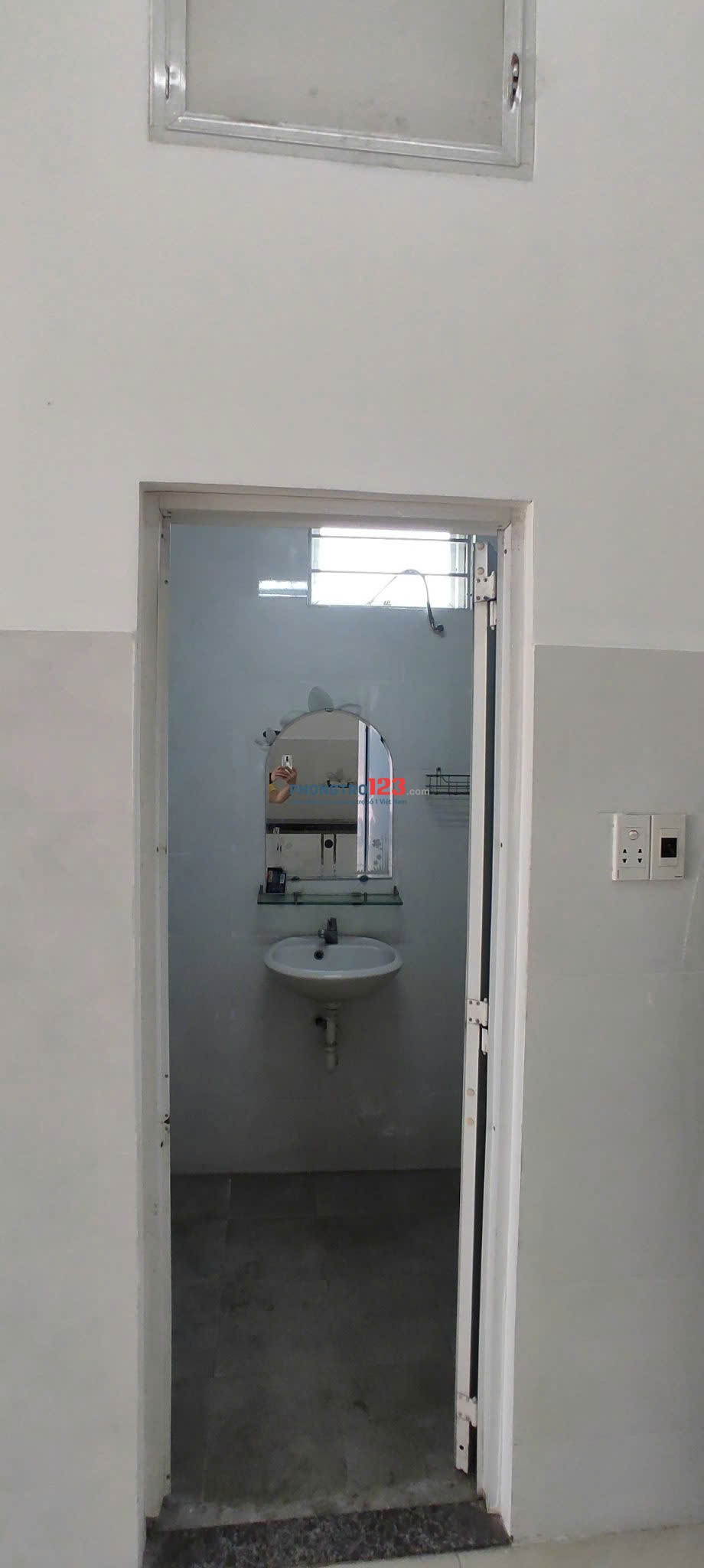 Cho thuê nhà giá siêu rẻ 8 triệu nhà riêng 2,5 tầng, đường Hoàng Diệu, TP Đà Nẵng