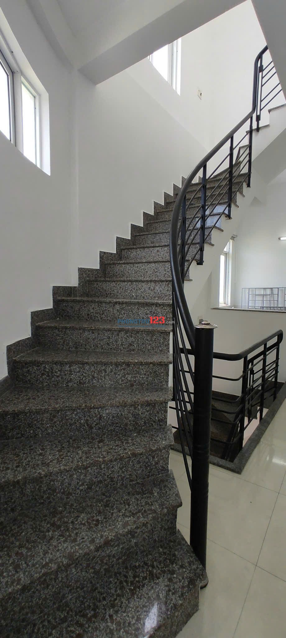 Cho thuê nhà giá siêu rẻ 8 triệu nhà riêng 2,5 tầng, đường Hoàng Diệu, TP Đà Nẵng