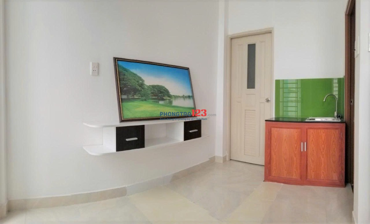 Phòng Ban Công Thoáng Mát, Đối Diện ĐH Bách Khoa, Full Nội Thất, Gần ĐH huflit, Hoa Sen, Kinh Tế UEH