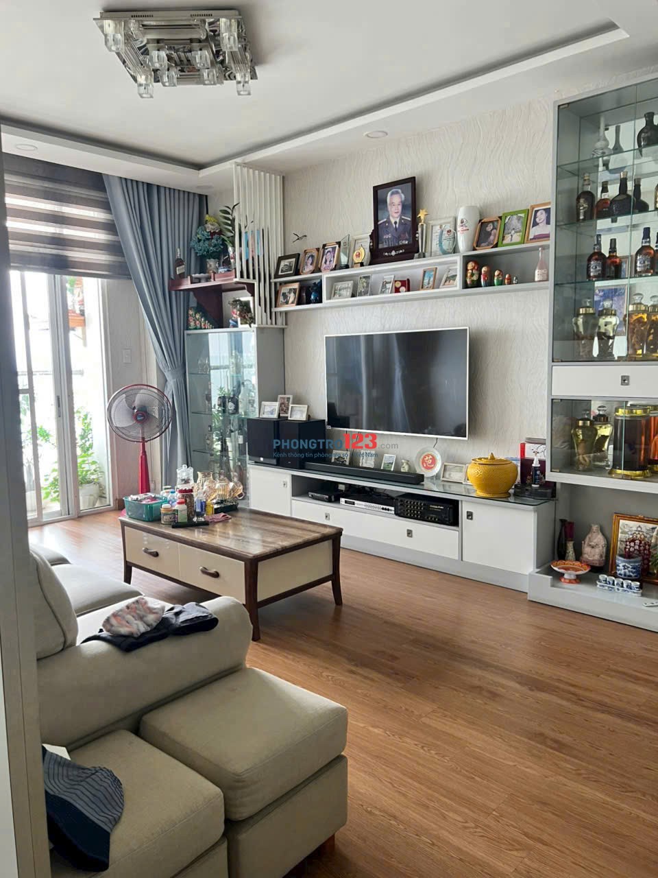 Cao ốc Đặng văn Ngữ, Phú Nhuận: Căn 2p ngủ, nội thất, 12,5tr