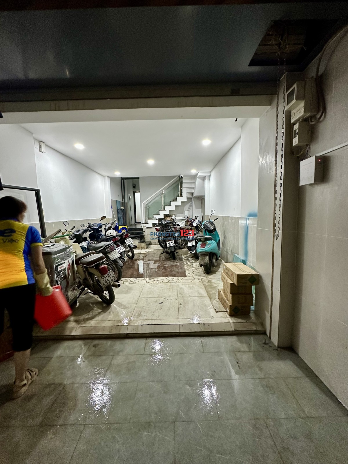 CẦN CHO THUÊ 1 PHÒNG SẴN MÁY LẠNH, KỆ BẾP, GÁC GẦN LOTTE, IUH, ĐH HÙNG VƯƠNG