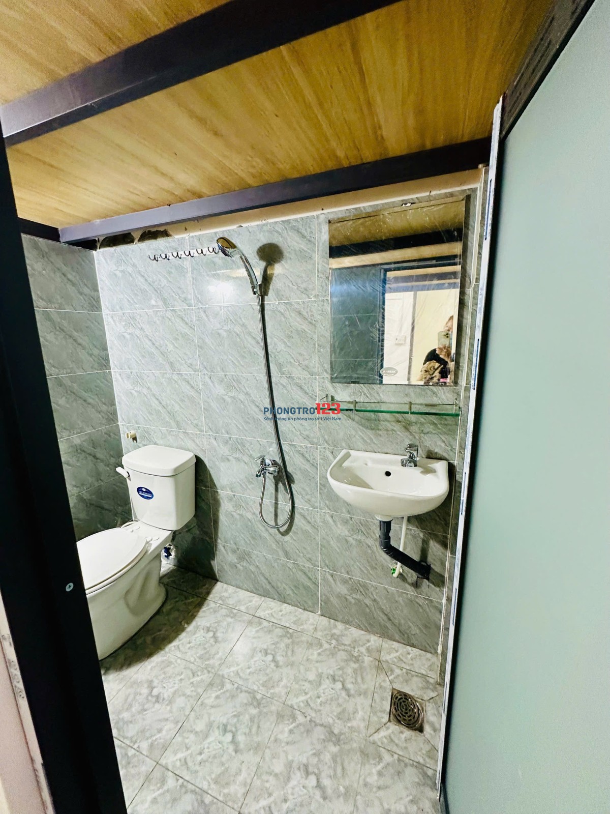 TRỐNG 1 PHÒNG MỚI XÂY SÁT VĂN LANG, IUH, SIÊU THỊ, CHỢ ĐẦY ĐỦ TIỆN NGHI